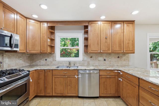 7316 WALNUT KNOLL DR, Springfield, VA 22153