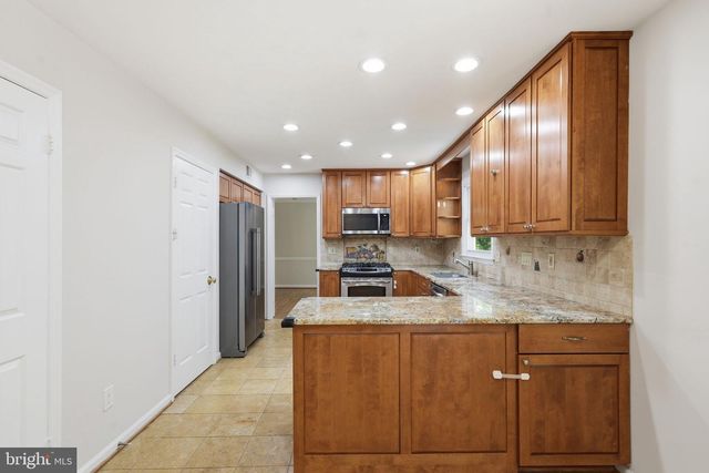 7316 WALNUT KNOLL DR, Springfield, VA 22153