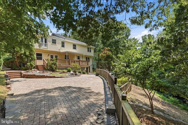 7316 WALNUT KNOLL DR, Springfield, VA 22153