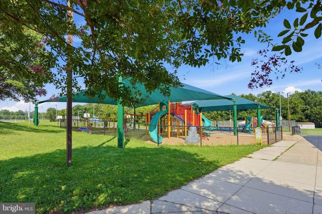 7316 WALNUT KNOLL DR, Springfield, VA 22153