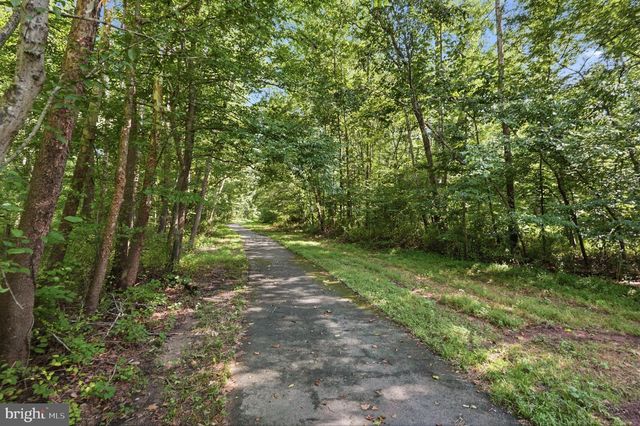 7316 WALNUT KNOLL DR, Springfield, VA 22153