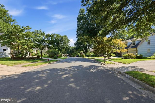 7316 WALNUT KNOLL DR, Springfield, VA 22153