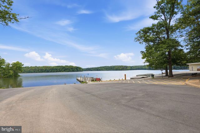 7316 WALNUT KNOLL DR, Springfield, VA 22153