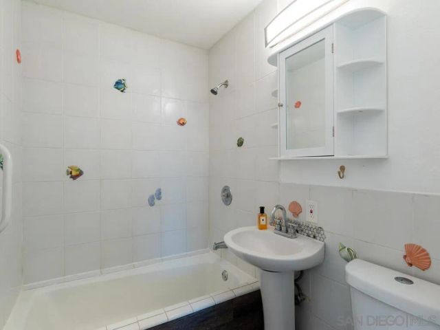 3555 Oak Glen, San Diego, CA 92117