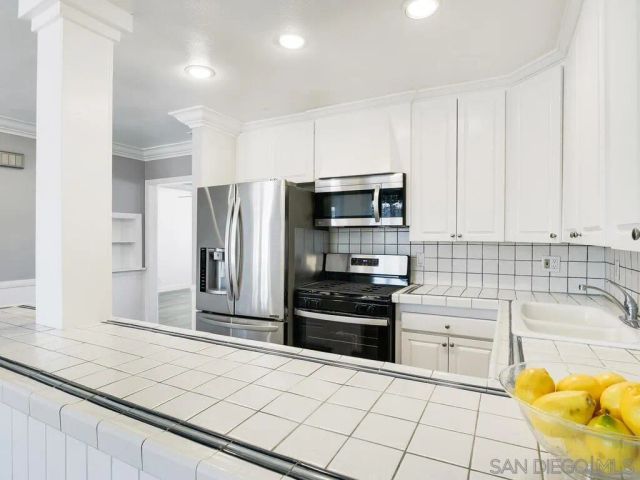 3555 Oak Glen, San Diego, CA 92117