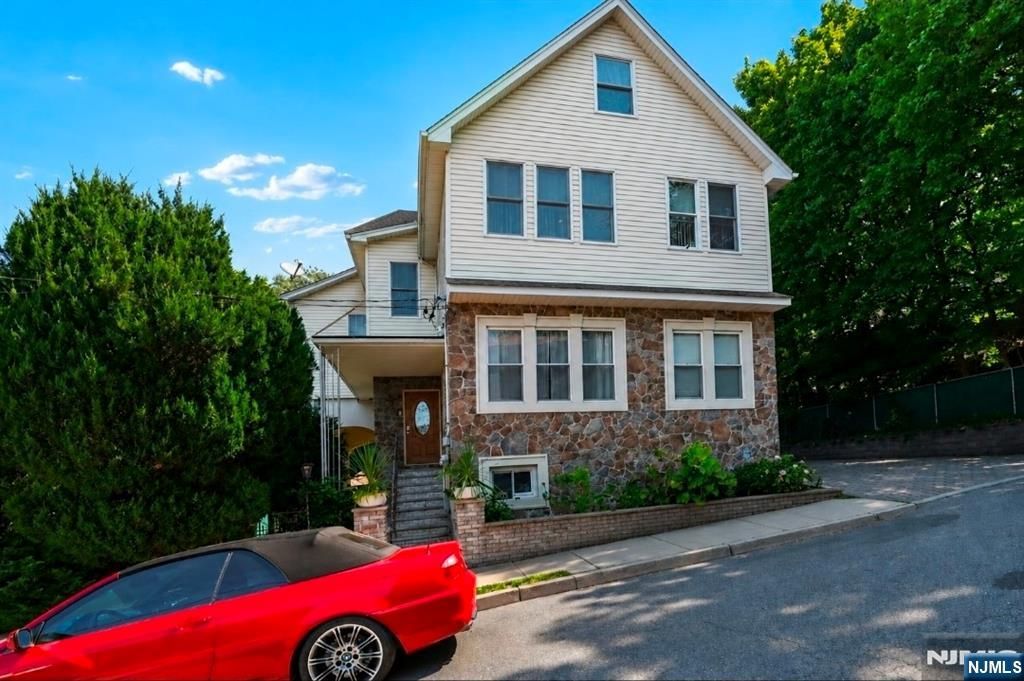 105 Kossuth Street, Wallington, NJ 07057