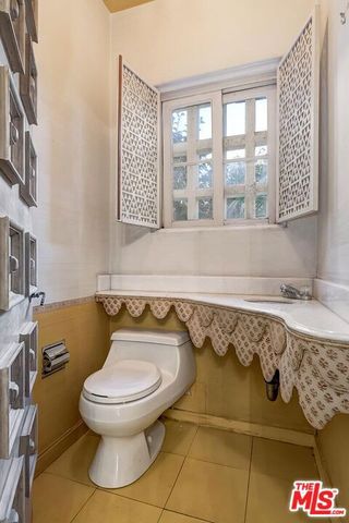 1017 Chevy Chase Drive, Beverly Hills, CA 90210