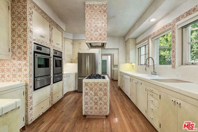 1017 Chevy Chase Drive, Beverly Hills, CA 90210