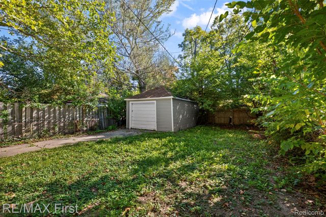10410 Somerset Avenue, Detroit, MI 48224
