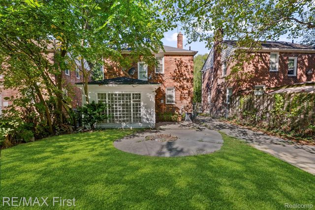 10410 Somerset Avenue, Detroit, MI 48224
