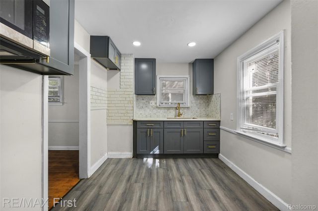 10410 Somerset Avenue, Detroit, MI 48224