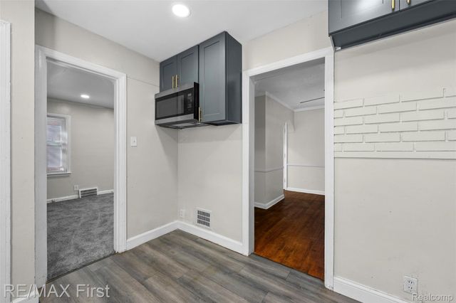 10410 Somerset Avenue, Detroit, MI 48224
