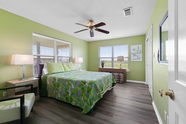 3919 2nd Street, Galveston, TX 77554