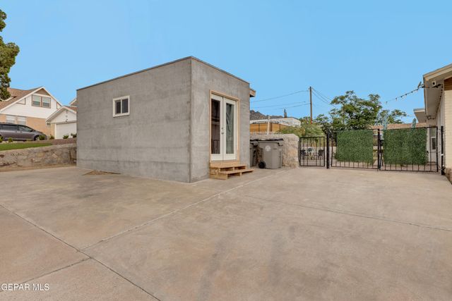 6209 Caprock Court, El Paso, TX 79912