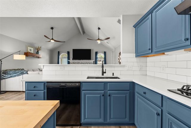 2304 Meadows Boulevard, League City, TX 77573