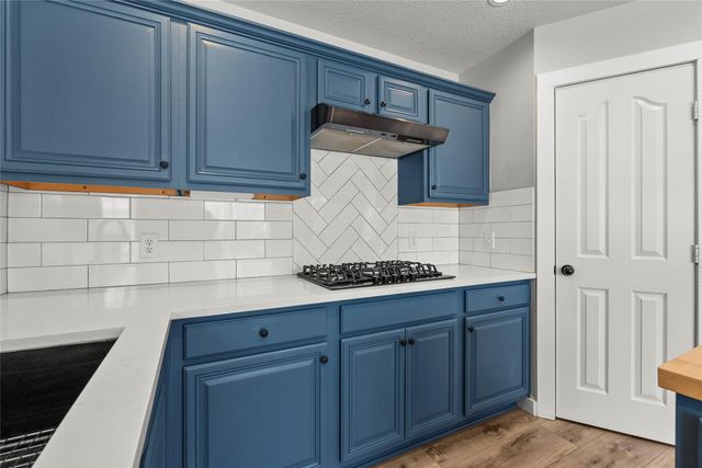 2304 Meadows Boulevard, League City, TX 77573