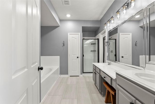 2304 Meadows Boulevard, League City, TX 77573