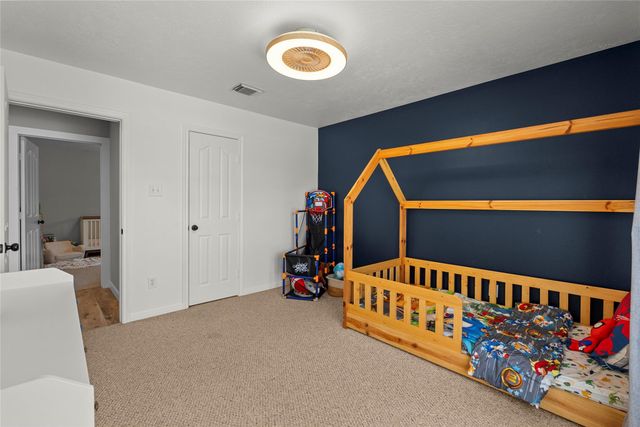 2304 Meadows Boulevard, League City, TX 77573