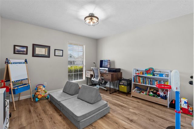 2304 Meadows Boulevard, League City, TX 77573