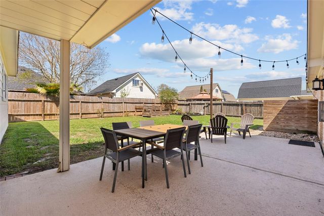 2304 Meadows Boulevard, League City, TX 77573