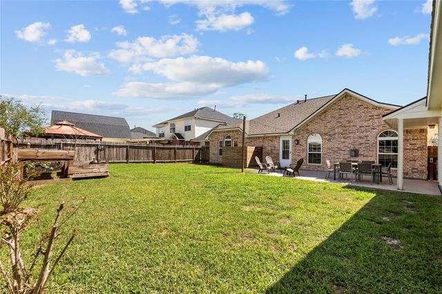 2304 Meadows Boulevard, League City, TX 77573