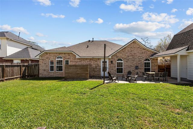 2304 Meadows Boulevard, League City, TX 77573