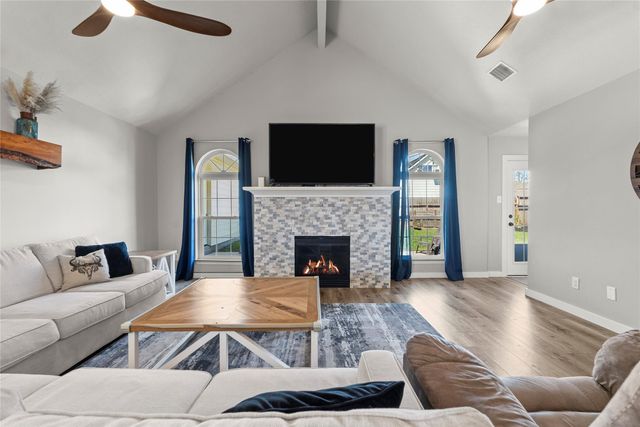 2304 Meadows Boulevard, League City, TX 77573