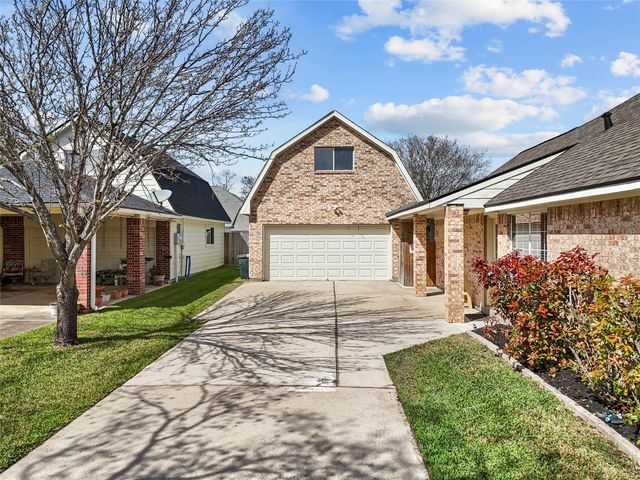 2304 Meadows Boulevard, League City, TX 77573