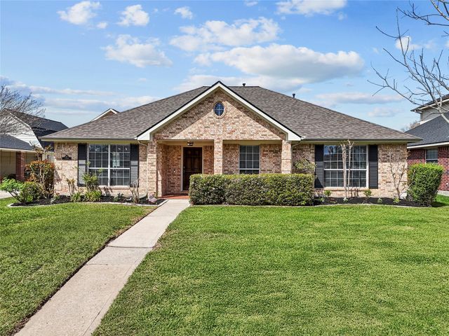 2304 Meadows Boulevard, League City, TX 77573