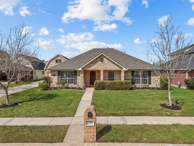 2304 Meadows Boulevard, League City, TX 77573