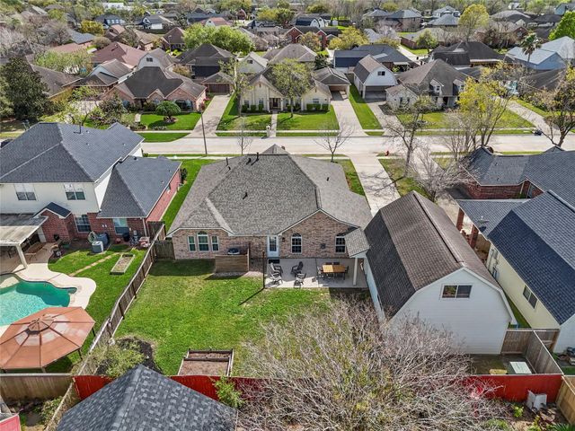 2304 Meadows Boulevard, League City, TX 77573