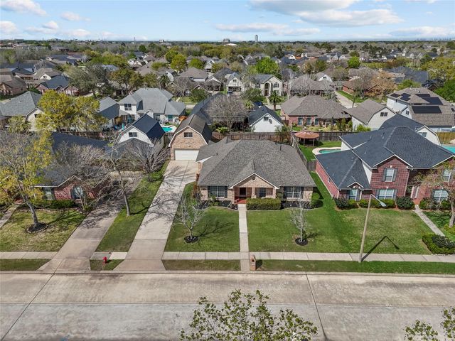 2304 Meadows Boulevard, League City, TX 77573