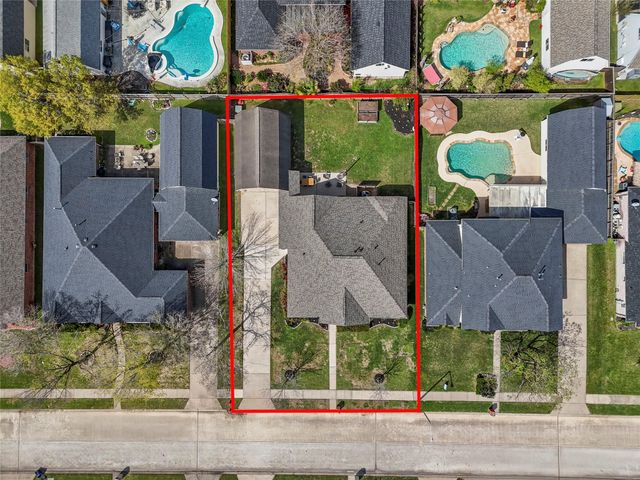 2304 Meadows Boulevard, League City, TX 77573