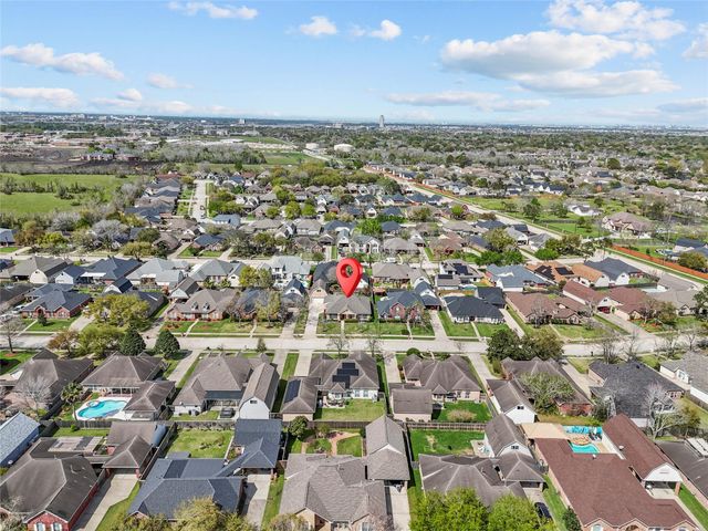 2304 Meadows Boulevard, League City, TX 77573