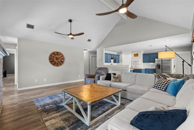 2304 Meadows Boulevard, League City, TX 77573