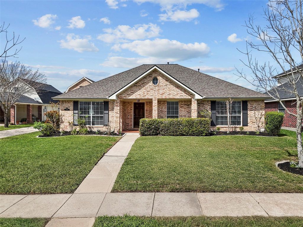2304 Meadows Boulevard, League City, TX 77573