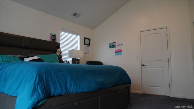 1402 Hawthorn Way, New Windsor, NY 12553