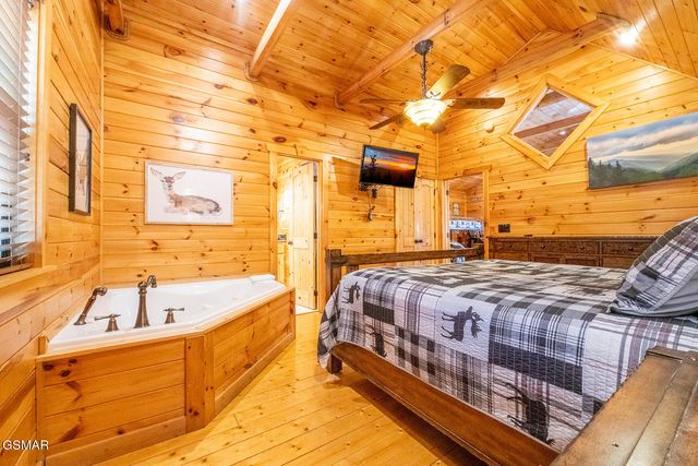 167 White Oak Resort Way, Gatlinburg, TN 37738