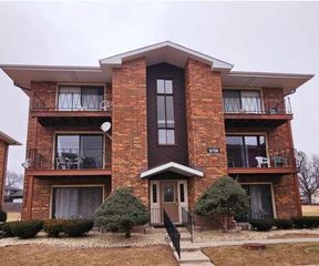 15700 reynolds Lane 1, Oak Forest, IL 60452