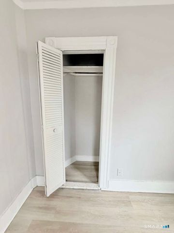 15 Bassett Street 1L, Ansonia, CT 06401