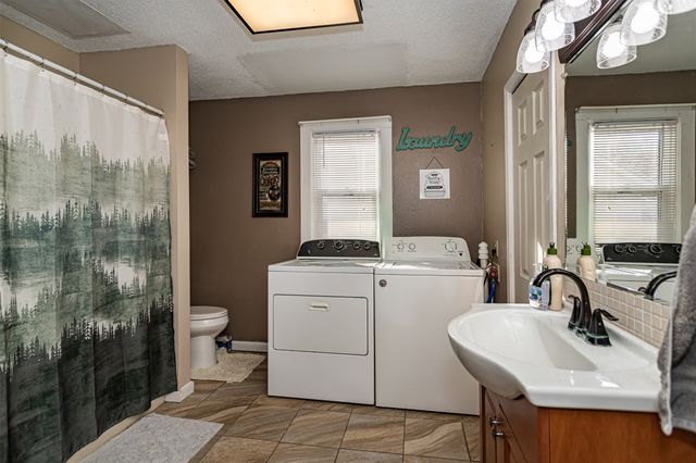 220 Maxwell Street, Maxwell, IA 50161