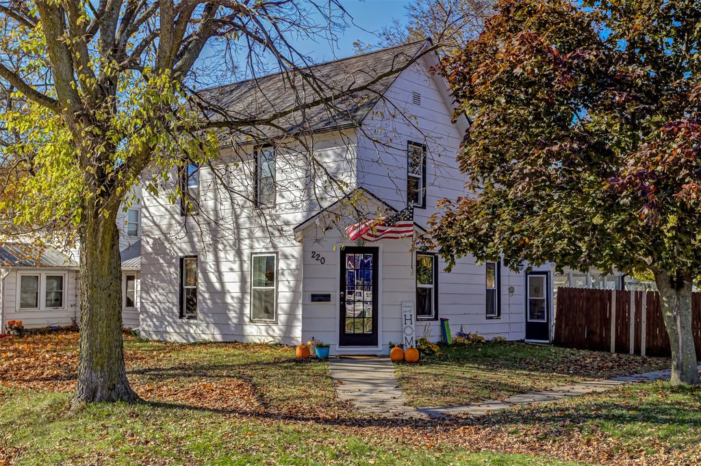 220 Maxwell Street, Maxwell, IA 50161