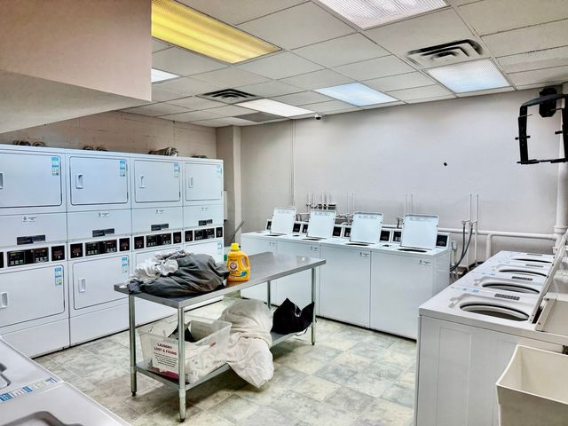 33 W Delaware Place 9C, Chicago, IL 60610