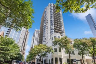 33 W Delaware Place 9C, Chicago, IL 60610