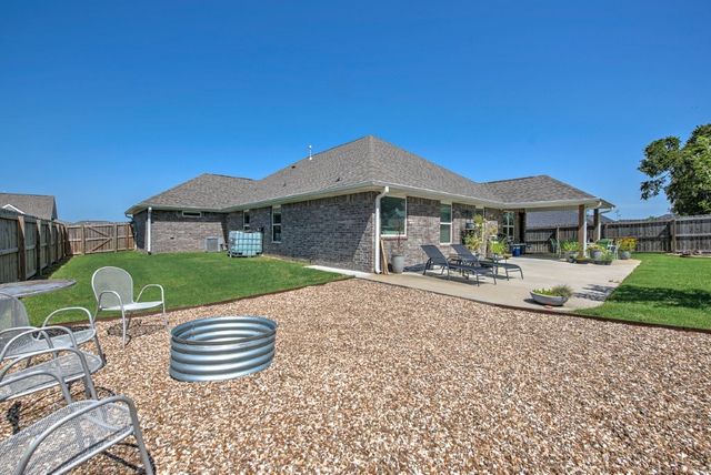 631 Hayden James Street, Prairie Grove, AR 72753