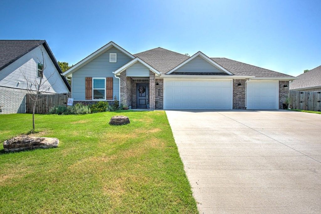 631 Hayden James Street, Prairie Grove, AR 72753