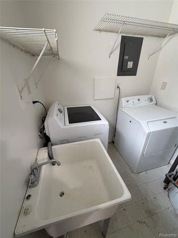 19445 Inkster Road, Livonia, MI 48152