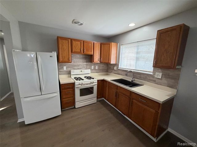 19445 Inkster Road, Livonia, MI 48152