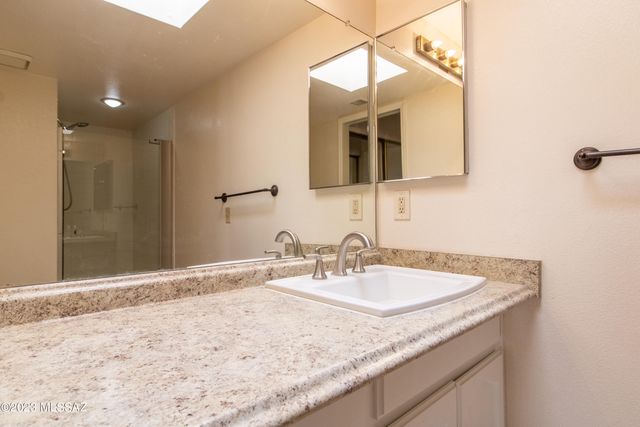 1200 E River Road E59, Tucson, AZ 85718