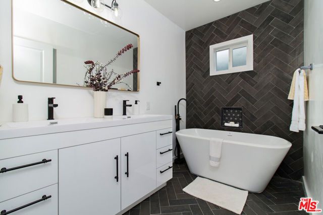 4068 Sutro Avenue, Los Angeles, CA 90008